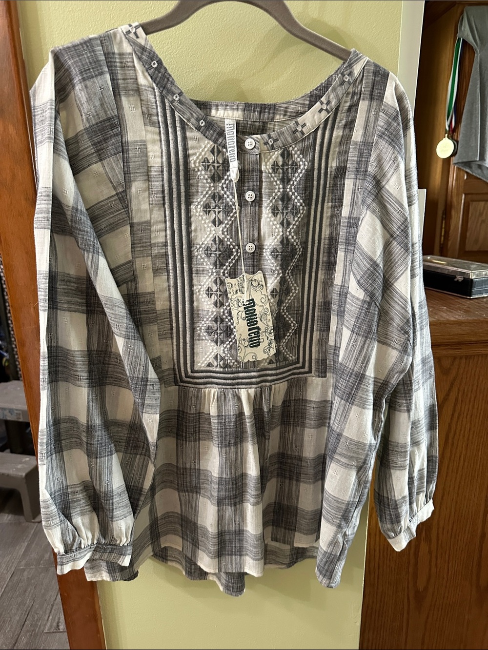 Boho Embroidered Plaid Peasant Blouse - Gray & Cream NWT